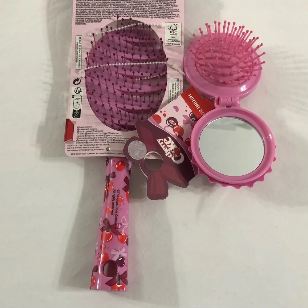 Bundle Cherry Coke vent brush / foldable Brush & Mirror Set pink.